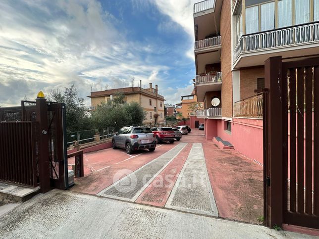 Garage/posto auto in residenziale in Via Contigliano 25