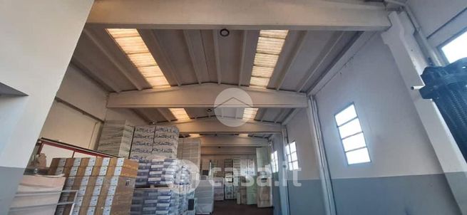 Capannone in commerciale in Via Industriale 1