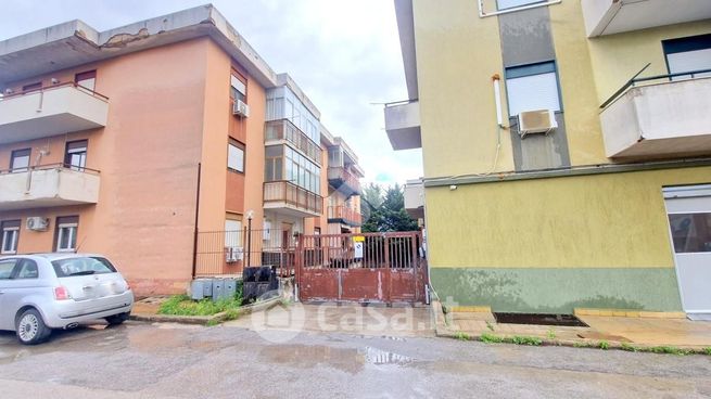 Capannone in commerciale in Via Ponte Rotto 5