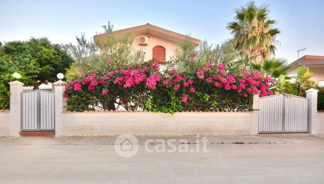 Casa bi/trifamiliare in residenziale in Contrada Reitani