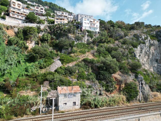 Casa indipendente in residenziale in Corso Mentone 87