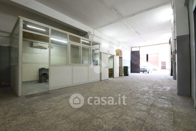 Garage/posto auto in residenziale in Via del Mandorlo 57