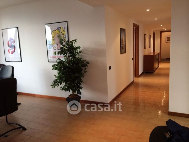 Ufficio in commerciale in Viale San Bartolomeo 629