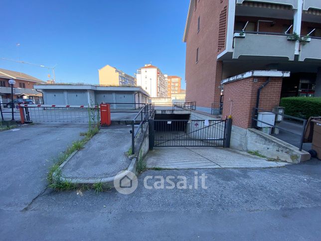 Garage/posto auto in residenziale in Via Sura 53