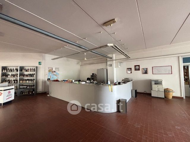 Capannone in commerciale in Via Nobel