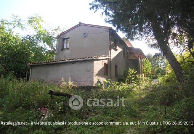 Casa indipendente in residenziale in 