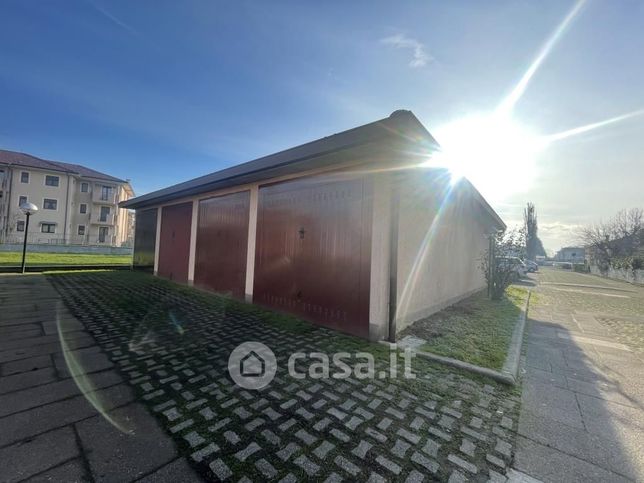 Box/posto auto in residenziale in Via Cesare Battisti