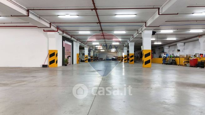 Garage/posto auto in residenziale in Viale Umberto Ticca 10