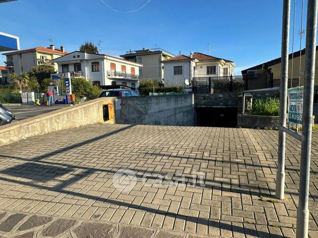 Box/posto auto in residenziale in Via Cesare Battisti