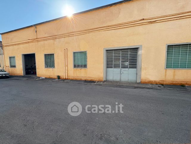 Capannone in commerciale in Via Fiorello Bini