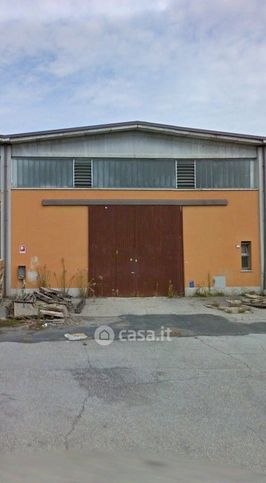 Capannone in commerciale in Via A. A. Miari 41