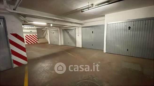 Box/posto auto in residenziale in Via XXV Aprile