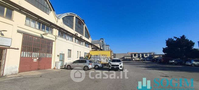 Capannone in commerciale in Via Padana Superiore