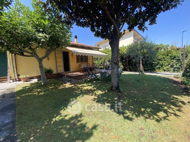 Villa in residenziale in 