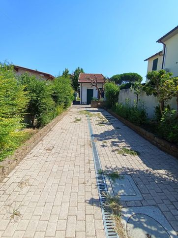 Casa indipendente in residenziale in