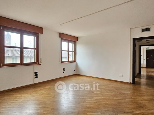 Ufficio in commerciale in Viale Oriano 6