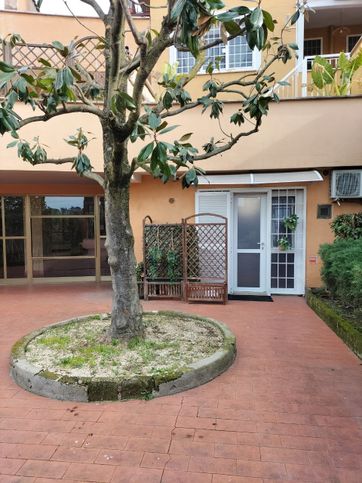 Appartamento in residenziale in Via del Torrione Micara 35