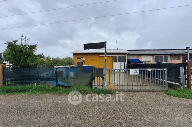 Capannone in commerciale in Via Giuseppe di Vittorio 24 -16