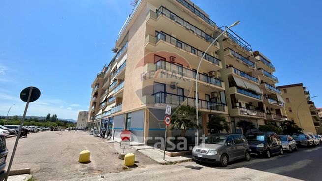 Appartamento in residenziale in Via Enrico Costa 35