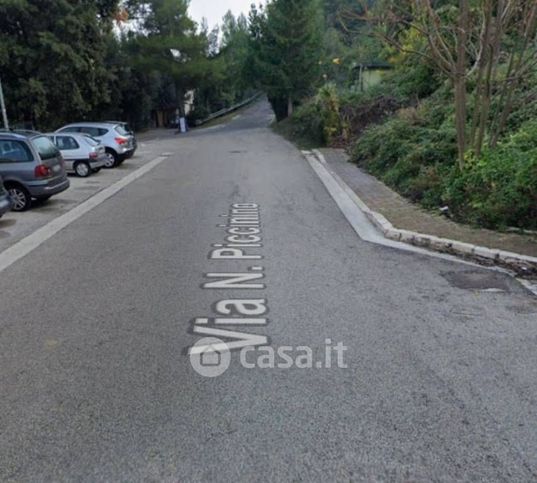 Box/posto auto in residenziale in Via N. Piccinino 5