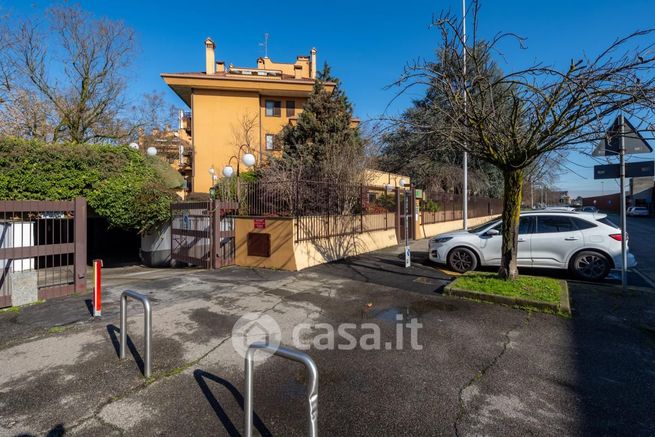 Box/posto auto in residenziale in Via della Liberazione 31