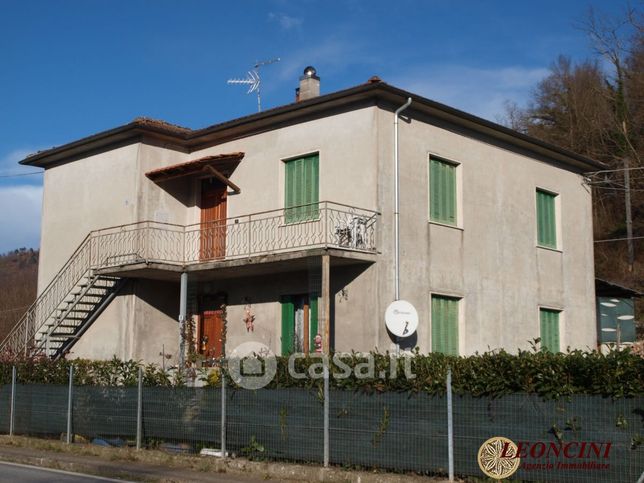 Casa bi/trifamiliare in residenziale in Via Nazionale 62 -66