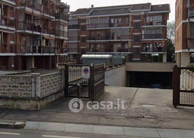 Box/posto auto in residenziale in Via Olevano 119