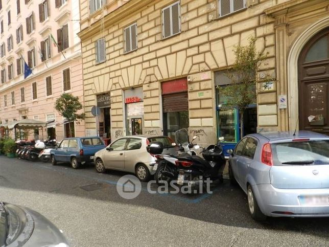 Negozio/locale commerciale in commerciale in Via Alessandria