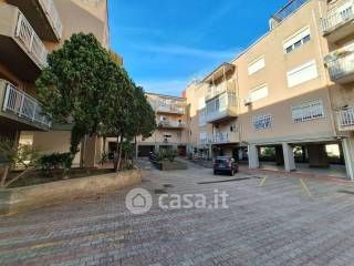 Appartamento in residenziale in Via del Fante 90