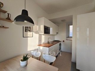 Appartamento in residenziale in Via Leopoldo Mauroner 1