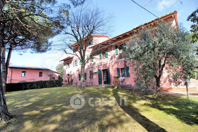 Villa in residenziale in Via Comunale