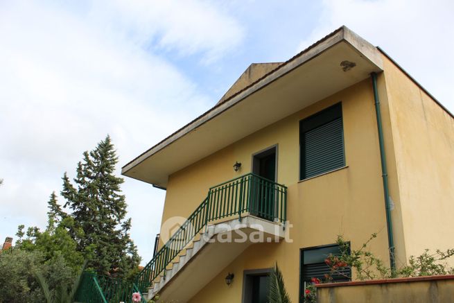 Appartamento in residenziale in Via Ugo Foscolo 28