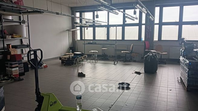 Capannone in commerciale in Via Bassa 33 /B