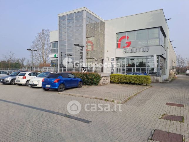 Capannone in commerciale in Corso Europa 32