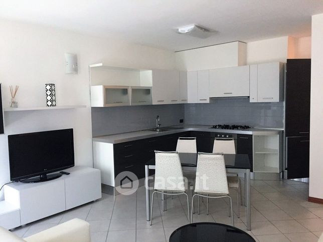 Appartamento in residenziale in Piazza San Graziano, Arona, NO