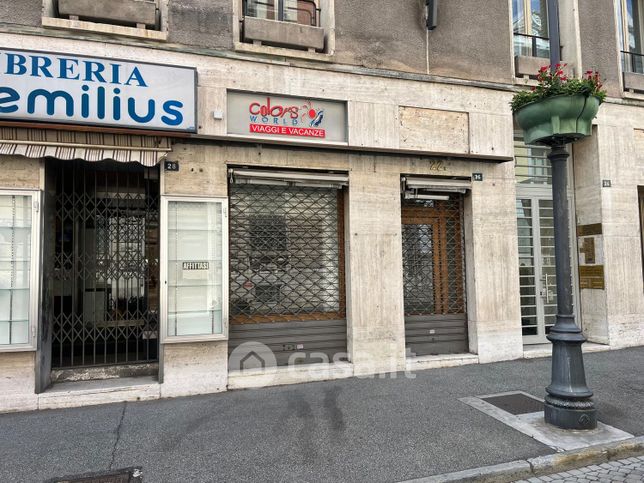 Ufficio in commerciale in Viale Conseil Des Commis 26