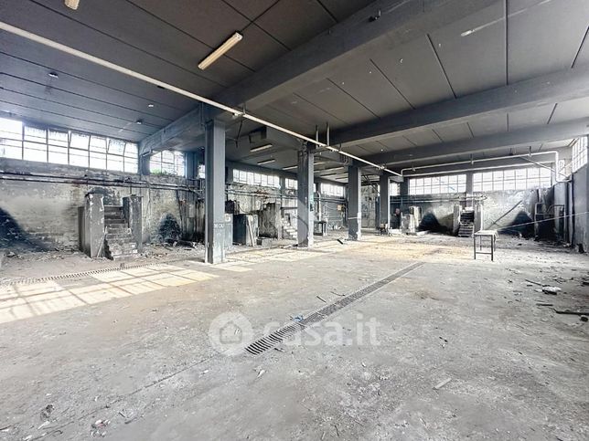 Capannone in commerciale in Via Calabria 2