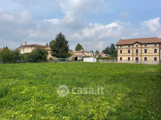 Terreno edificabile in residenziale in Via Cesare Battisti 5