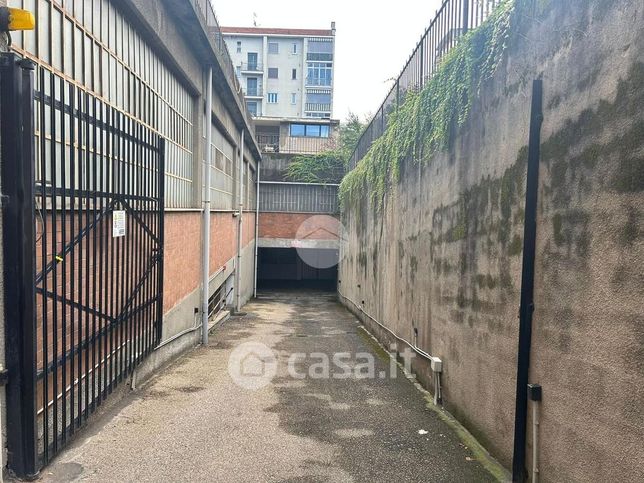 Box/posto auto in residenziale in Via Stura 3
