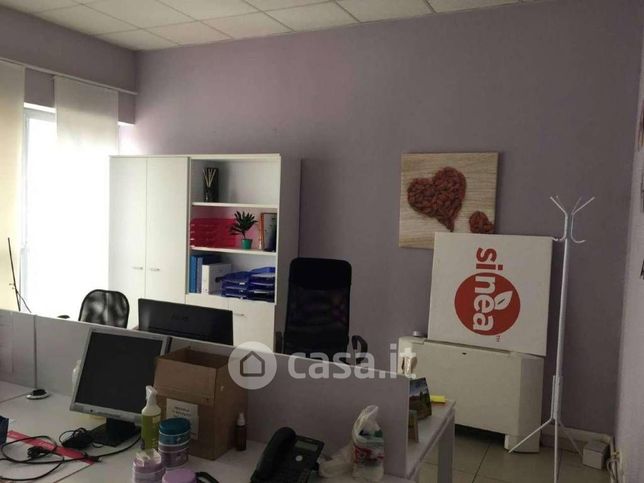 Capannone in commerciale in Via Marco Biagi