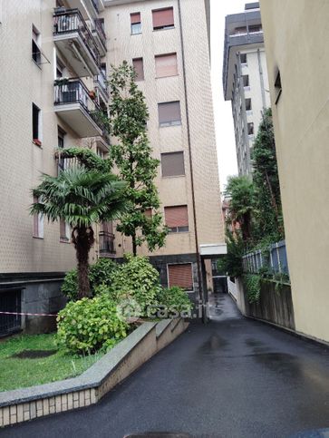 Box/posto auto in residenziale in Viale Monza 365