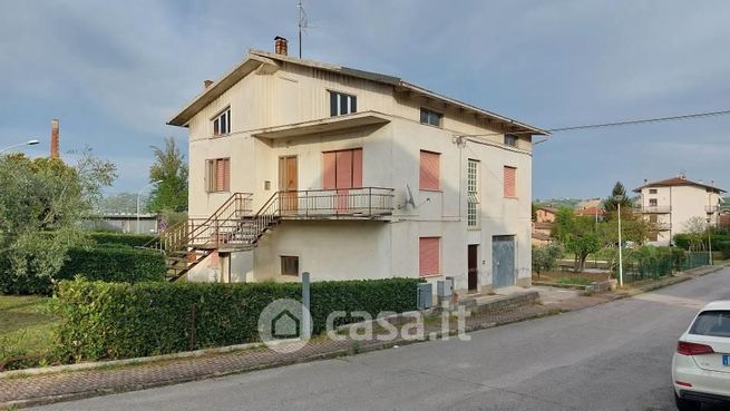 Appartamento in residenziale in Via Mondaviese 69