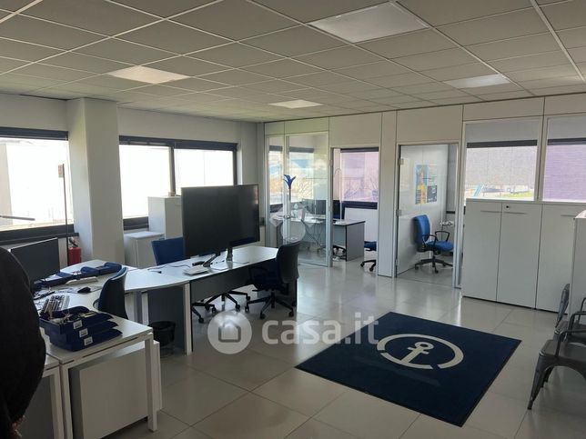 Ufficio in commerciale in Via del Passatore 105