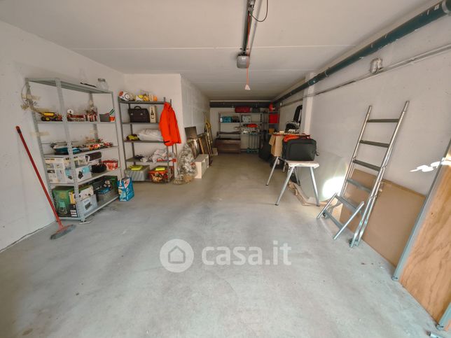 Box/posto auto in residenziale in Via Tommaso Grossi