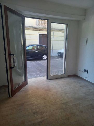 Ufficio in commerciale in 