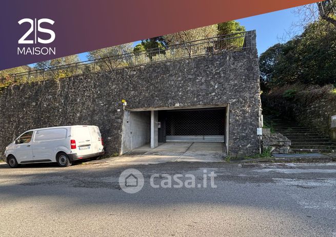 Garage/posto auto in residenziale in Via Enrico Figari 69