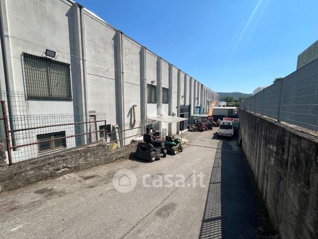 Capannone in commerciale in Via Pecorina 97