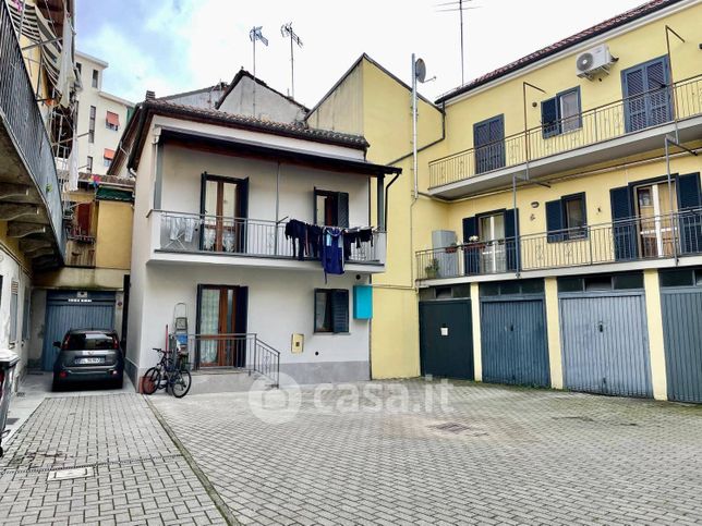 Casa indipendente in residenziale in Via Vochieri 115