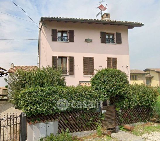 Casa indipendente in residenziale in Via Sgarbina 61