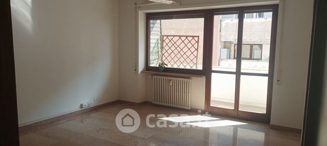 Ufficio in commerciale in Via Cristoforo Colombo